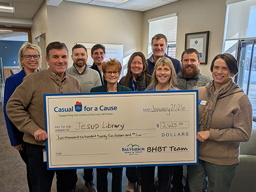 BHBT employees present a donation to Jesup Memorial Library