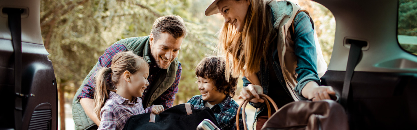 A young family packing a car.